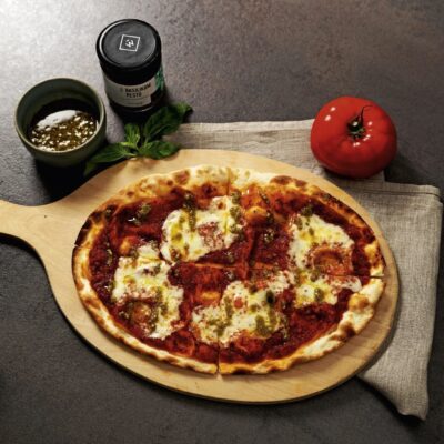 Flammkuchen z pomidorami i mozzarellą